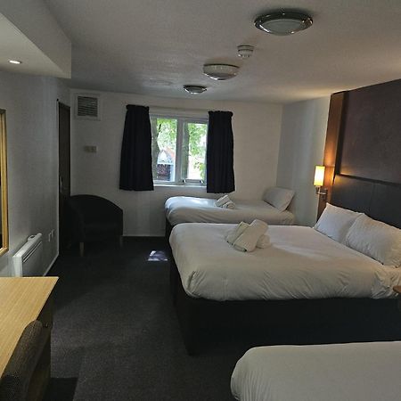 V Lodge Manchester Middleton  Bagian luar foto