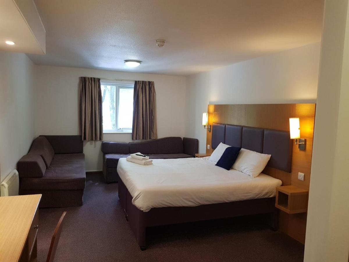 V Lodge Manchester Middleton  Bagian luar foto