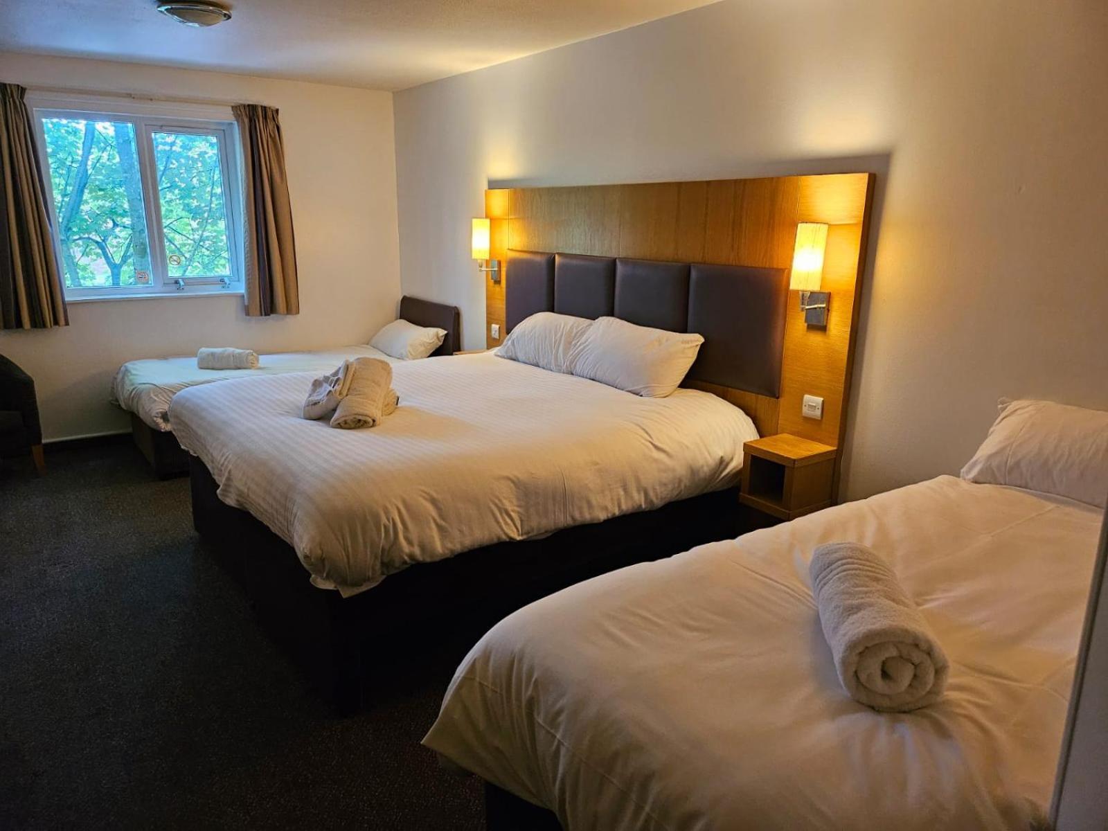 V Lodge Manchester Middleton  Bagian luar foto