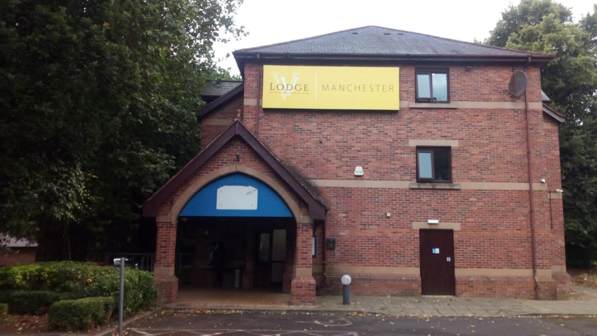 V Lodge Manchester Middleton  Bagian luar foto
