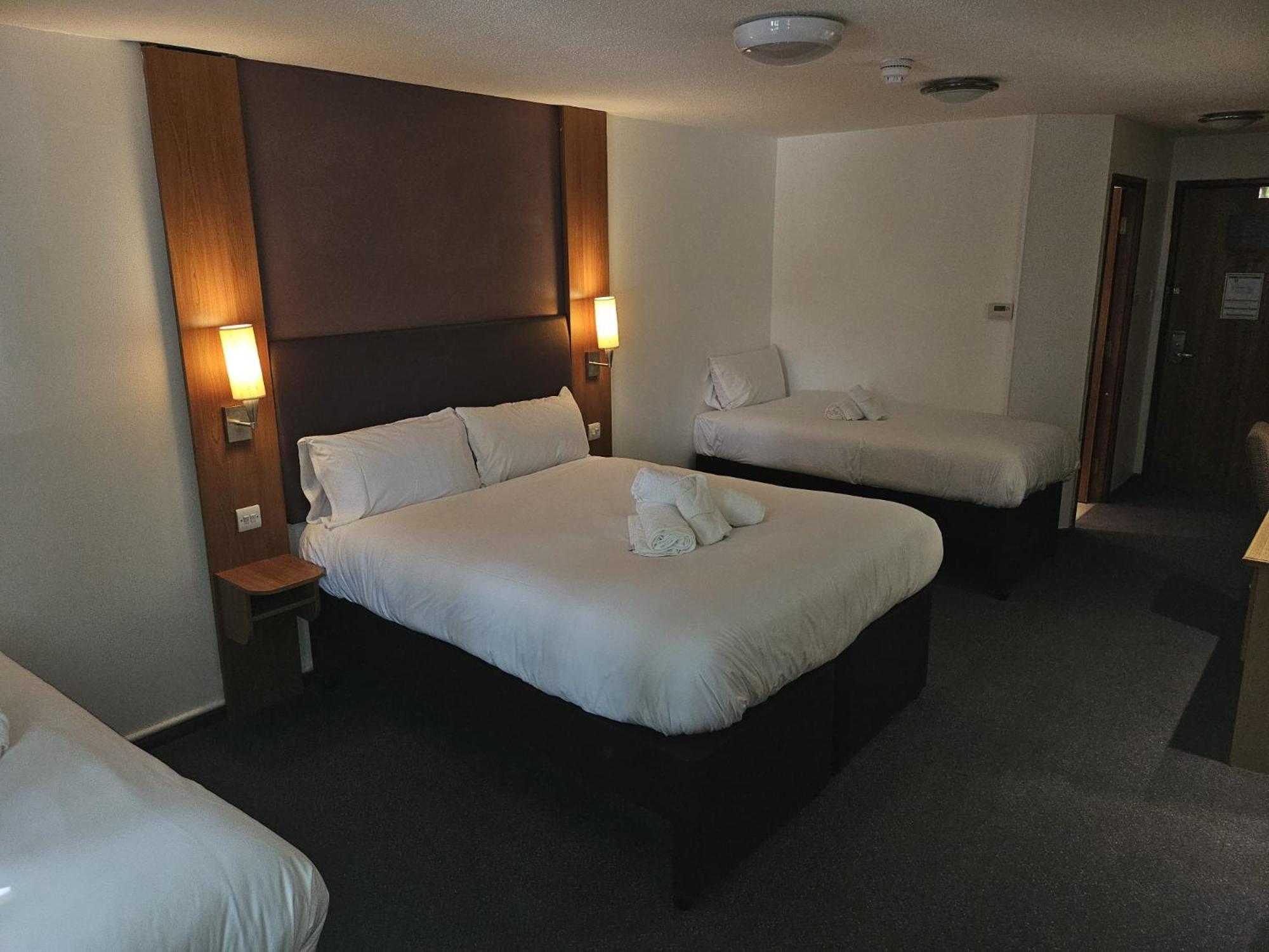 V Lodge Manchester Middleton  Bagian luar foto