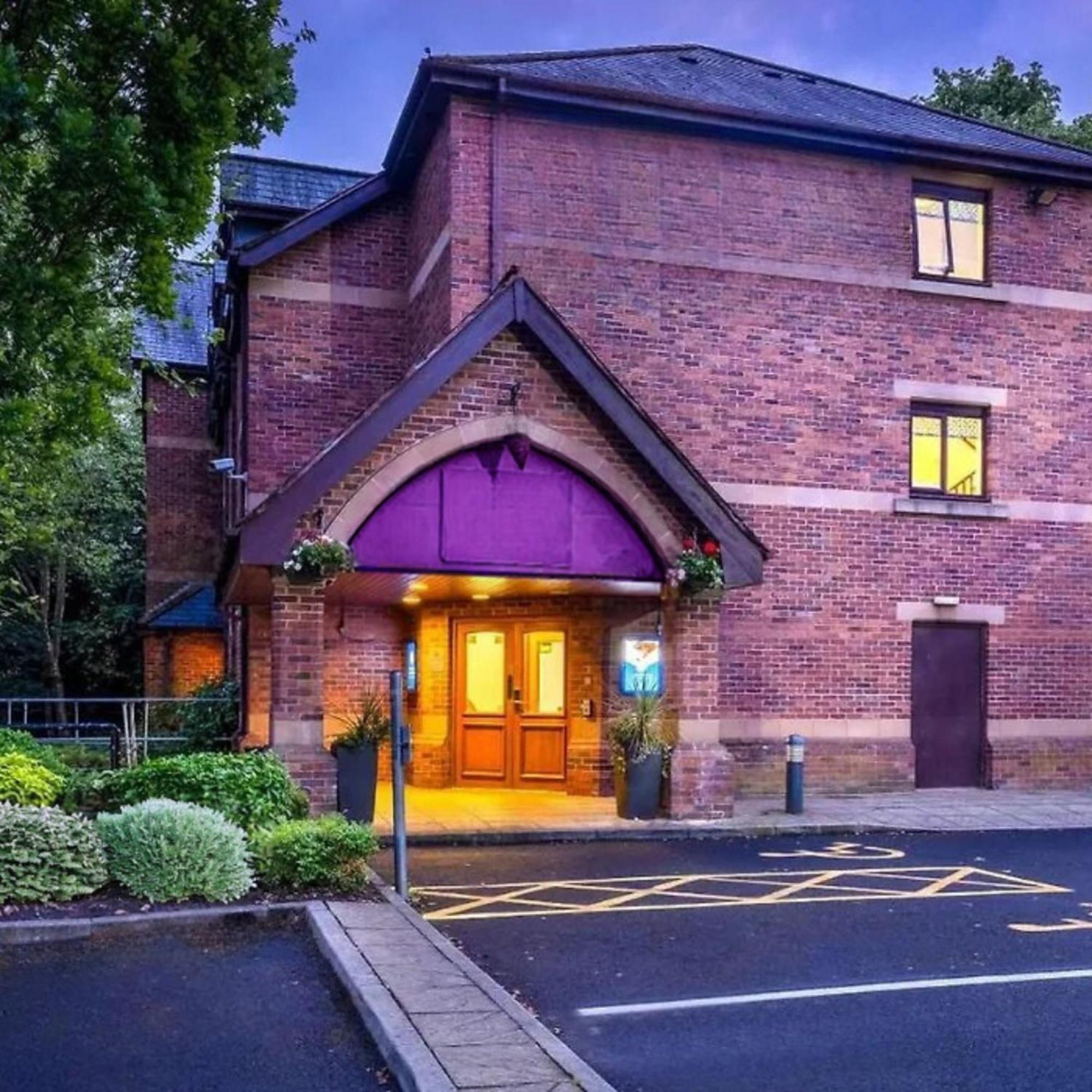 V Lodge Manchester Middleton  Bagian luar foto